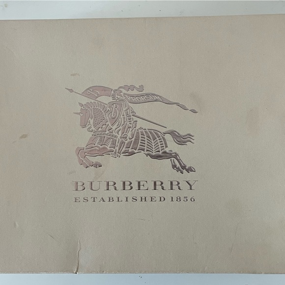 Burberry Haymarket Rainboots with Original Box - Picture 7 of 7